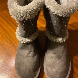 Justice Gray Suede Boots Sz 7M VGUC 😊😊
